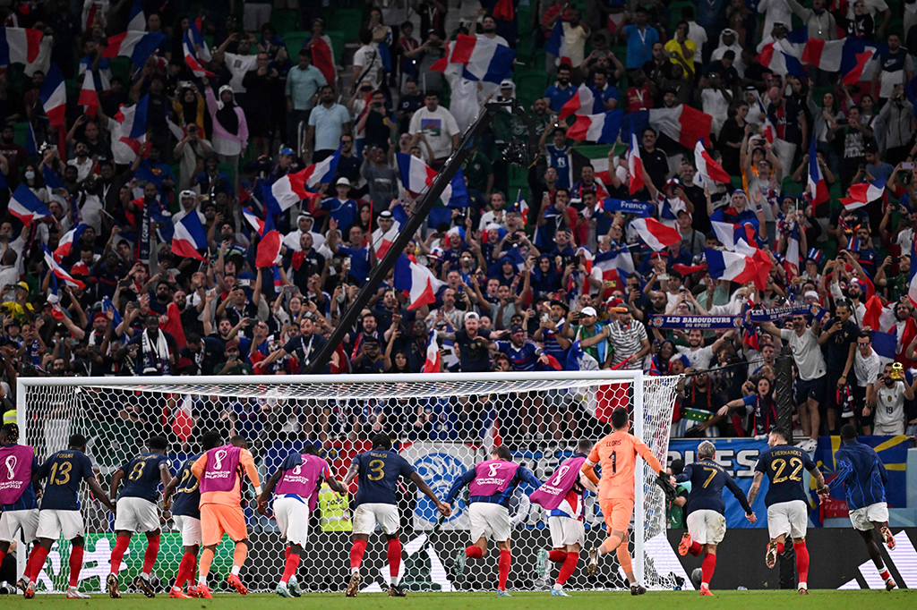 Di perempat final Les Bleus akan menghadapi Inggris yang mengalahkan Senegal 3-0.