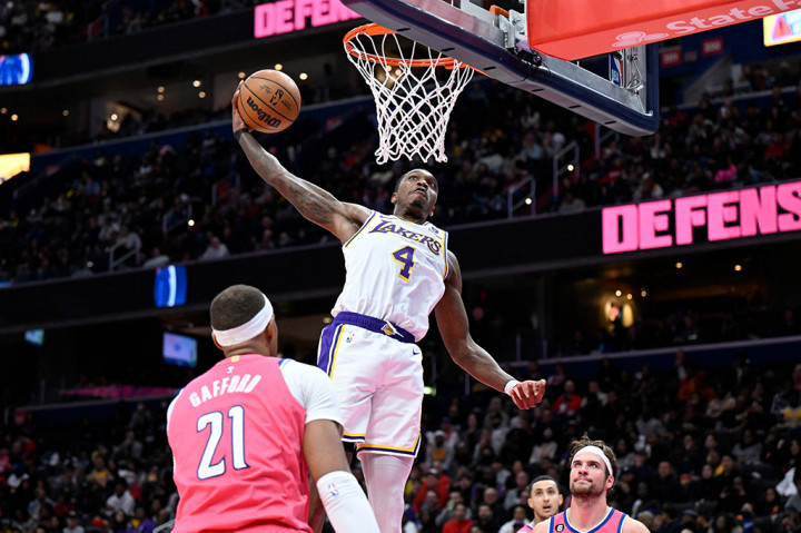 Sedangkan Lonnie Walker membukukan 20 poin.