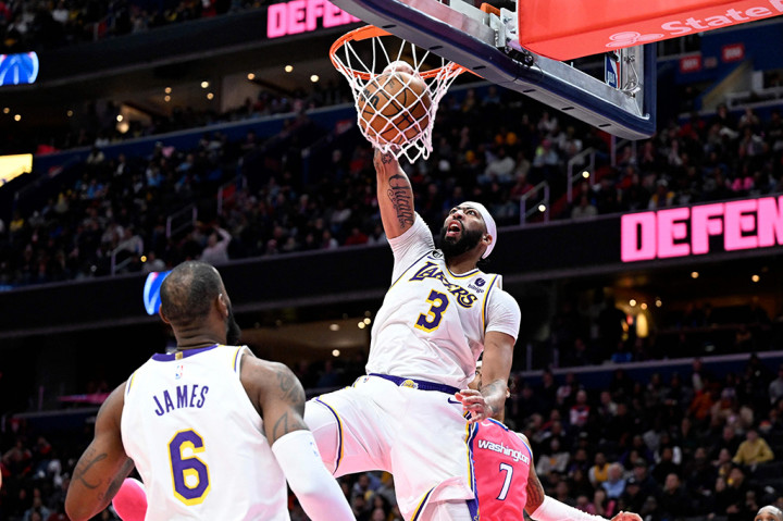 Anthony Davis menyumbang 55 poin untuk Lakers. Davis juga mengemas 17 rebound.