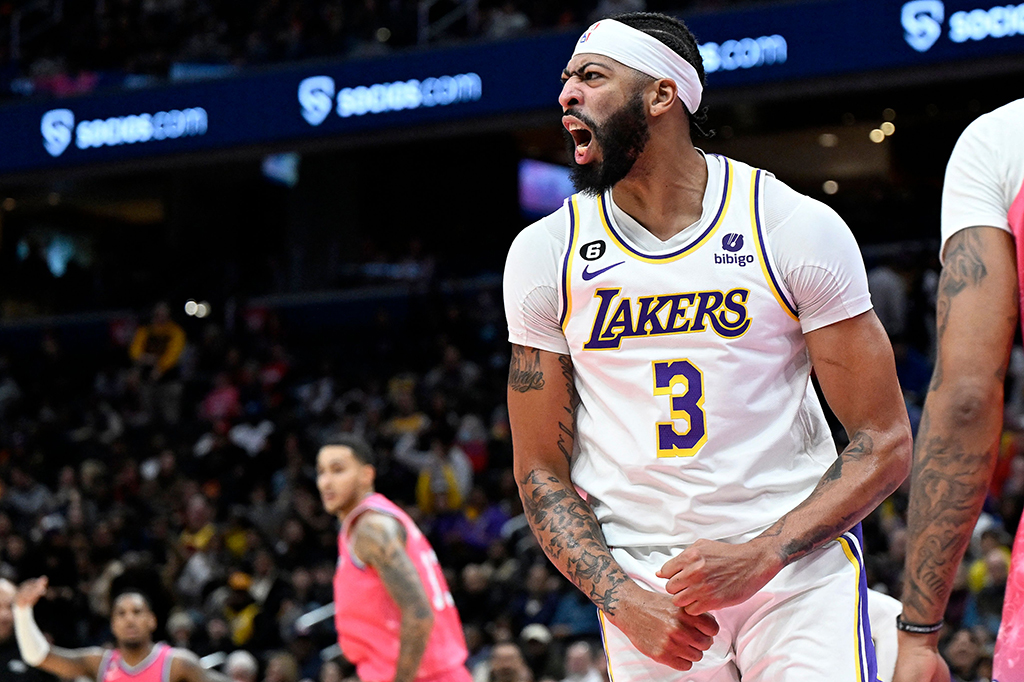 Kemenangan yang diraih di kandang Wizards membuat Lakers memperpanjang rentetan kemenangan menjadi tiga kali beruntun dan secara keseluruhan meraih 10 kemenangan dari 22 laga yang sudah dijalani musim ini. Sedangkan bagi Wizards merupakan kekalahan 13 dari 24 laga.