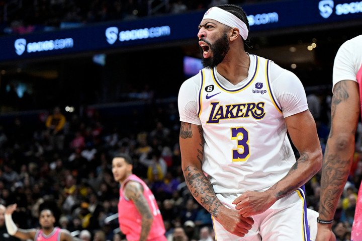 Kemenangan yang diraih di kandang Wizards membuat Lakers memperpanjang rentetan kemenangan menjadi tiga kali beruntun dan secara keseluruhan meraih 10 kemenangan dari 22 laga yang sudah dijalani musim ini. Sedangkan bagi Wizards merupakan kekalahan 13 dari 24 laga.