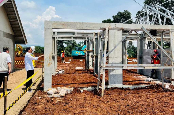 Selain di lokasi tersebut, lanjut Jokowi, Pemerintah juga menyiapkan pembangunan 1.600 rumah serupa di lokasi lain. Relokasi tersebut diprioritaskan bagi warga yang rumahnya berada di pusat gempa, terutama di Kecamatan Cugenang.