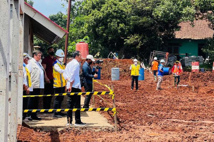 Sementara itu, bagi warga yang tidak direlokasi, Pemerintah akan memberikan bantuan yang besarannya sesuai dengan tingkat kerusakan, yakni Rp50 juta untuk rumah rusak berat, Rp25 juta untuk rumah rusak sedang, dan Rp10 juta untuk rumah rusak ringan.