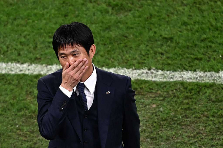 Kesedihan pelatih Jepang Hajime Moriyasu setelah timnya kalah lewat drama adu penalti melawan Kroasia dalam pertandingan sepak bola babak 16 besar Piala Dunia Qatar 2022.