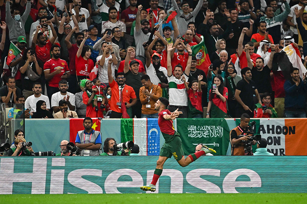 Selepas istirahat, Portugal melanjutkan dominasi mereka. Ramos mencetak gol keduanya pada menit ke-51 menyambar umpan tarik Diogo Dalot dari sisi kanan. Skor menjadi 3-0.
