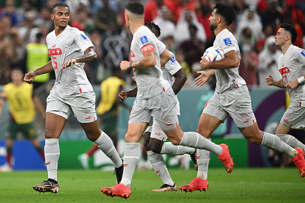 Swiss bisa memperkecil ketertinggalan mereka pada menit ke-58 lewat gol Manuel Akanji setelah mencocor bola menyusul kemelut di depan gawang setelah sepak pojok. Kedudukan menjadi 4-1.