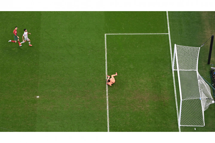 Unggul cukup jauh, Santos memutuskan untuk menurunkan Cristiano Ronaldo pada menit ke-73 sebagai pengganti Ramos. Ronaldo sempat mencetak gol pada menit ke-82, tetapi wasit menganulirnya karena berbau offside.