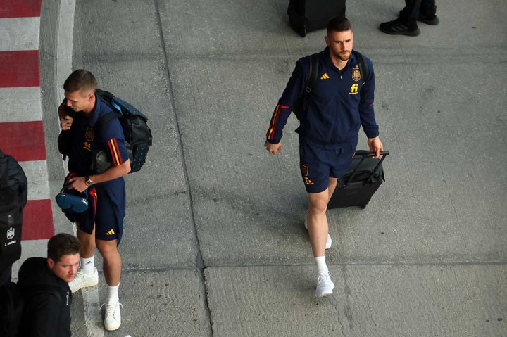 Para pemain, pelatih, dan staf timnas Spanyol tiba di negaranya, usai tersingkir dari Piala Dunia 2022, Rabu, 7 Desember 2022 sore waktu setempat.