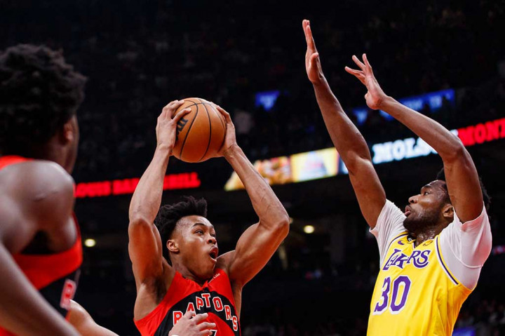 Lakers ternyata kurang solid di kuarter kedua, sehingga dimanfaatkan pemain Raptors untuk mengemas banyak poin dan mengakhiri paruh pertama dengan 70-47.