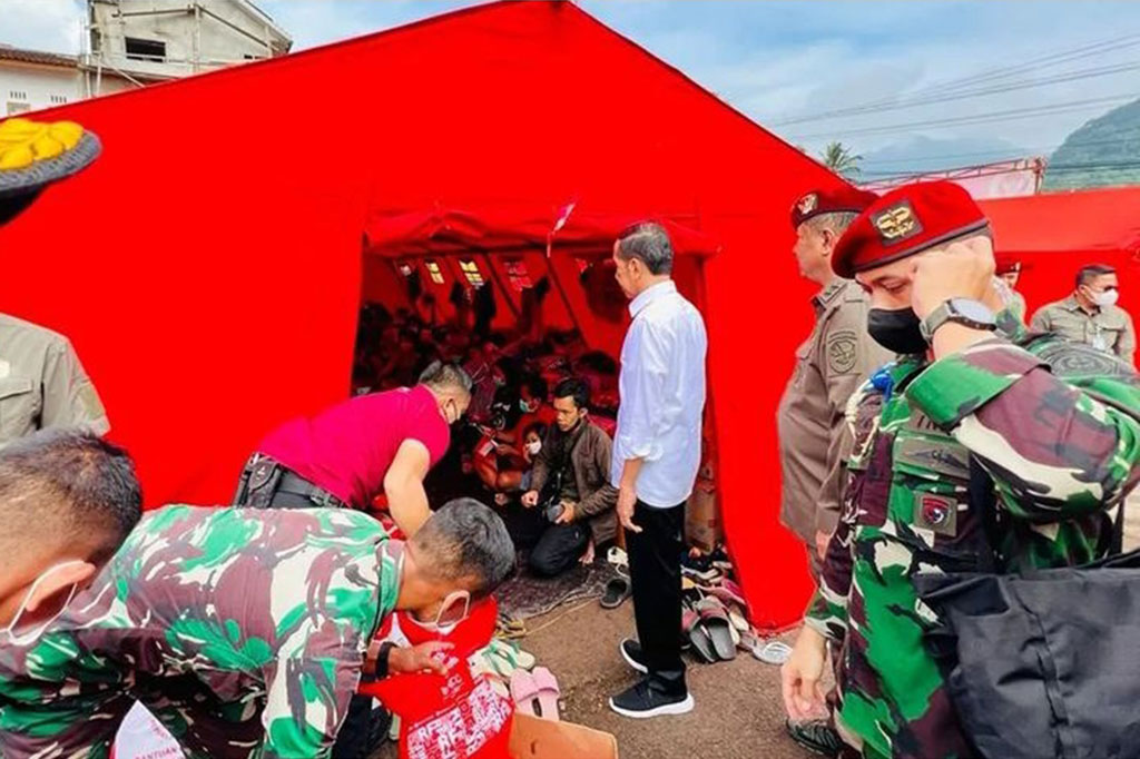Jokowi pada kesempatan tersebut menegaskan bahwa penentuan tingkat kerusakan rumah korban gempa bumi di Cianjur, Jawa Barat, ditentukan oleh Kementerian Pekerjaan Umum dan Perumahan Rakyat (PUPR). 
