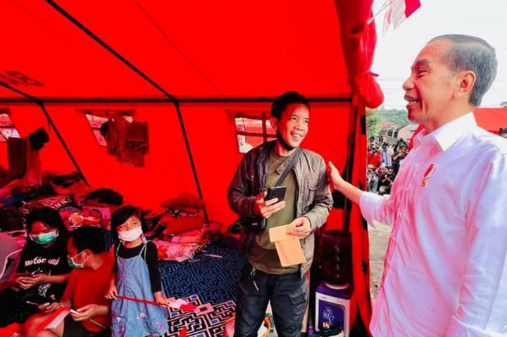 Presiden menyampaikan, jika tingkat kerusakan rumah sudah diputuskan oleh Kementerian PUPR, maka masyarakat tidak bisa memprotesnya. 