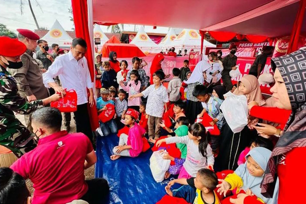 Presiden mengatakan bahwa bantuan yang diberikan hari ini ditujukan kepada 8.100 rumah yang terdampak, dari total 53.408 rumah dan bangunan yang rusak. 