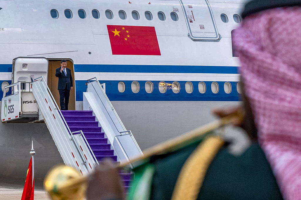 Presiden Tiongkok Xi Jinping mendarat di Arab Saudi pada hari Rabu, 7 Desember 2022, untuk melakukan kunjungan kerja hingga 10 Desember mendatang. 