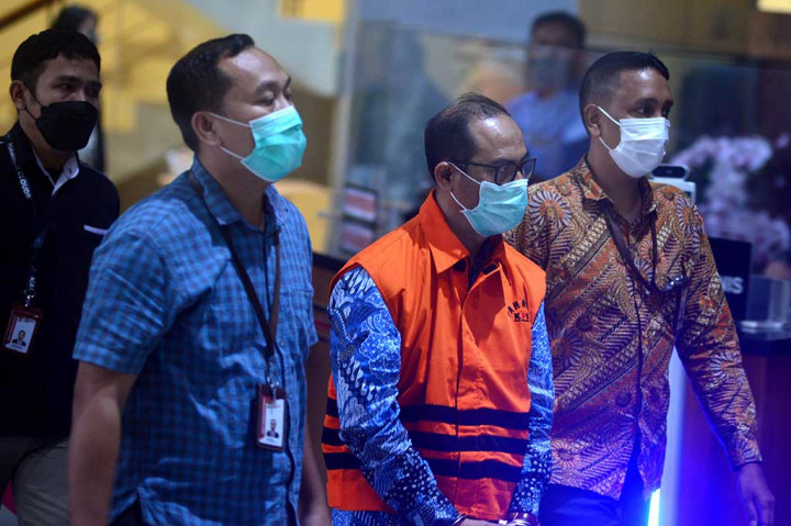 Selain Gazalba, KPK juga telah menetapkan dua tersangka lainnya, yakni Prasetio Nugroho (PN) selaku Hakim Yustisial/Penitera Pengganti pada Kamar Pidana dan asisten Gazalba serta Redhy Novarisza (RN) selaku staf Gazalba. Ketiganya merupakan pihak penerima dalam kasus itu.