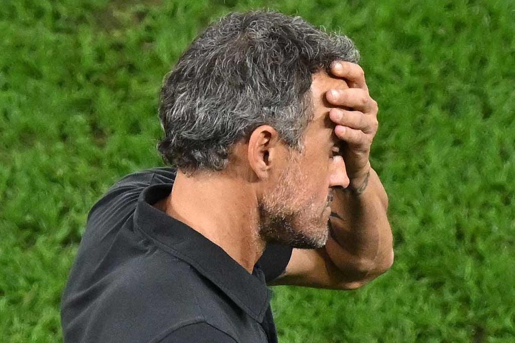 Timnas Spanyol, Kamis, 8 Desember 2022, telah memecat pelatih Luis Enrique setelah juara 2010 itu terhenti di babak 16 besar Piala Dunia 2022.