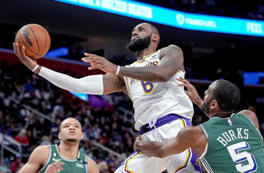 LeBron James menjadi penyumbang angka terbanyak bagi Lakers dengan 35 poin dan lima rebound.