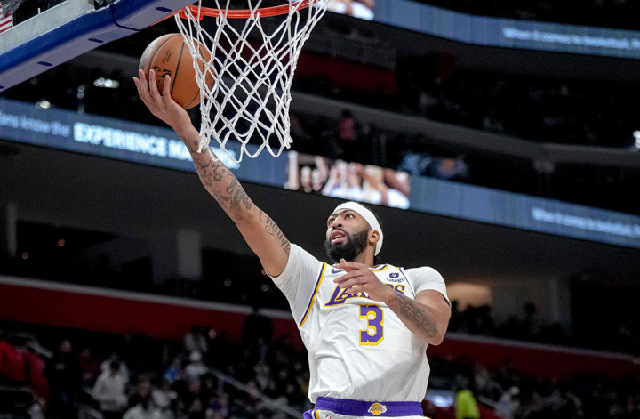 Anthony Davis mengemas 34 poin dan 15 rebound. Lonnie Walker menambah 18 poin dan Russel Westbrook dengan 11 poin.