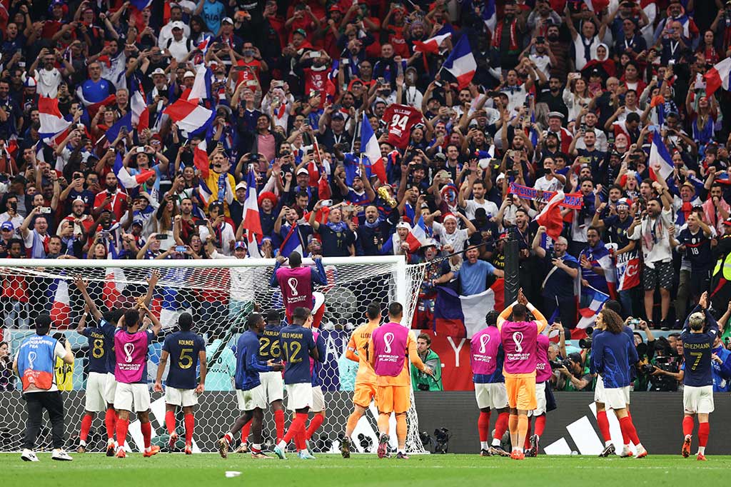 Selebrasi para penggawa Prancis usai mencapai final untuk kedua kali berturut-turut dalam dua Piala Dunia terakhir.
