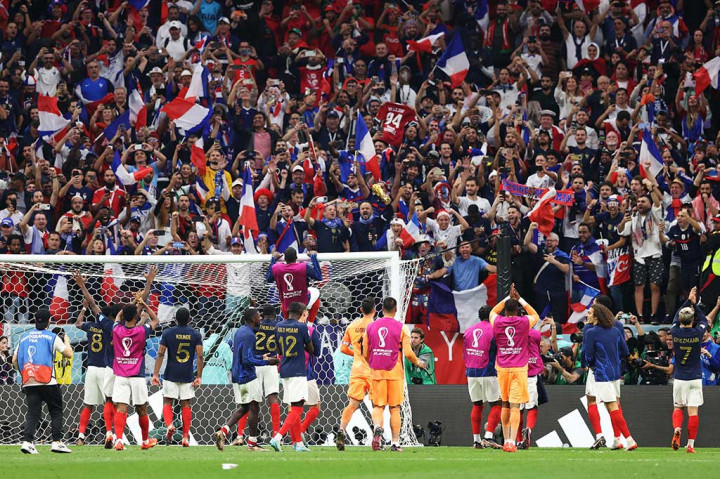 Selebrasi para penggawa Prancis usai mencapai final untuk kedua kali berturut-turut dalam dua Piala Dunia terakhir.
