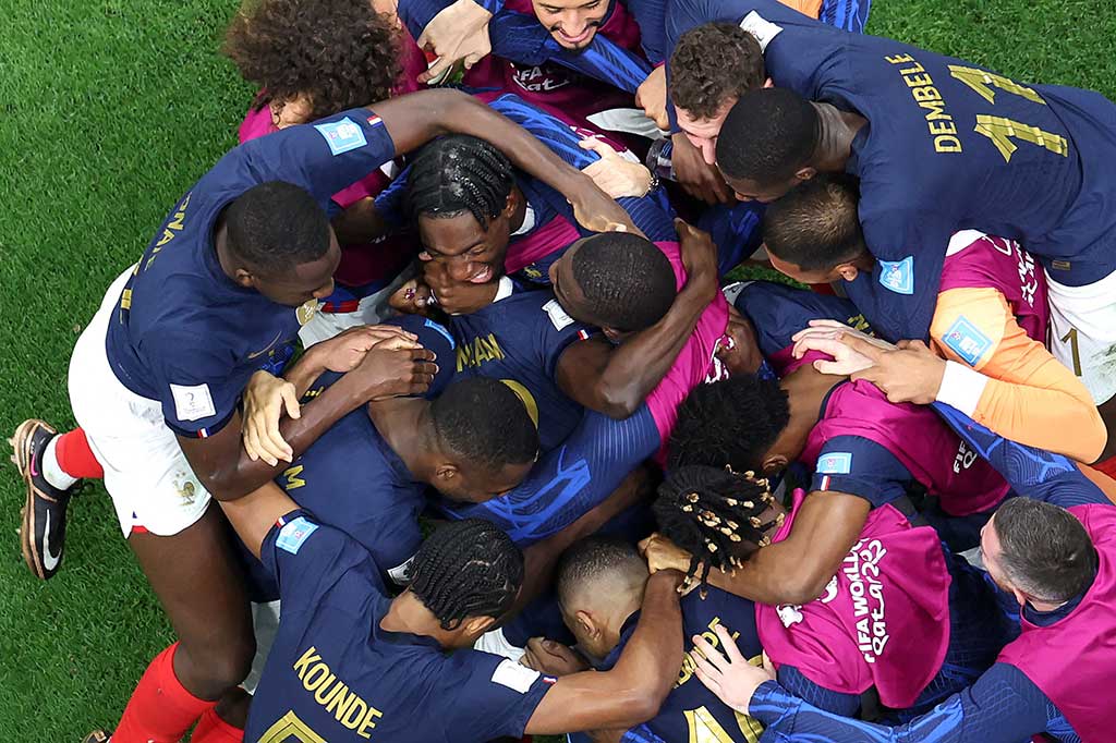 Kemenangan atas Maroko menjadikan Prancis sebagai tim keenam yang tampil beruntun di final Piala Dunia, setelah Italia, Brasil, Belanda, Jerman, dan Argentina.