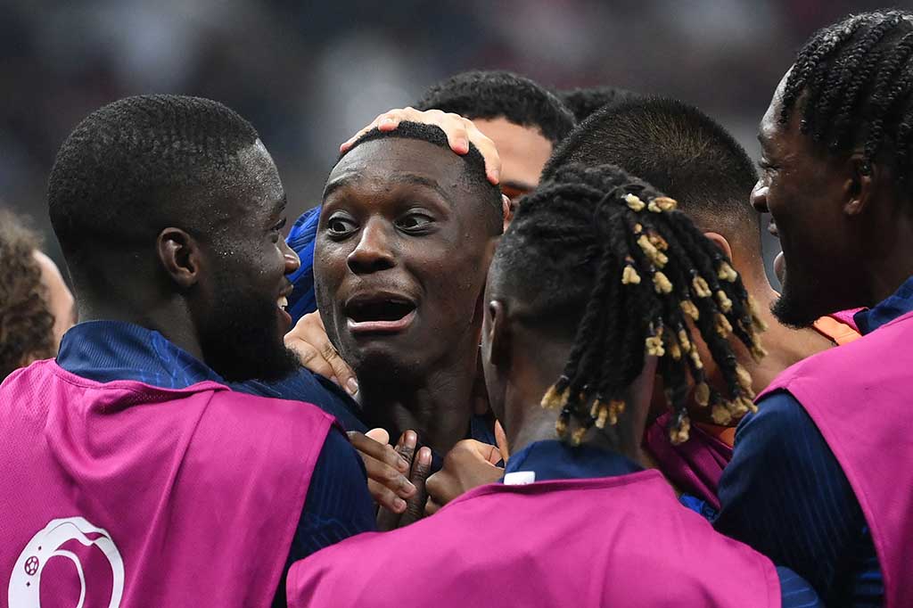Kemenangan ini juga mengantarkan Prancis meretas jalan menjadi tim ketiga yang mempertahankan gelar juara dunia jika mengalahkan Argentina pada 18 Desember nanti. Sebelumnya, tim yang berhasil mempertahankan gelar juara yaitu Italia pada Piala Dunia 1934 dan 1938, serta Brasil pada Piala Dunia 1958 dan 1962.