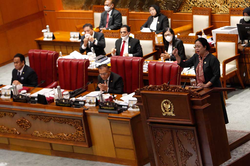 Rapat Paripurna DPR Ke-13 Masa Persidangan II Tahun Sidang 2022-2023 menyetujui Rancangan Undang-Undang (RUU) tentang Pengesahan Perjanjian antara Pemerintah RI dan Pemerintah Singapura tentang Ekstradisi Buronan menjadi undang-undang.