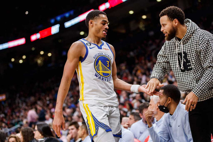 Pada laga tersebut Warriors tanpa Stephen Curry dan Andrew Wiggins karena cedera.
