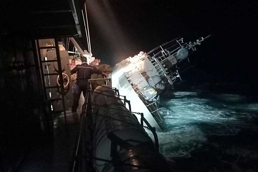 Setidaknya 31 pelaut Angkatan Laut Thailand hilang setelah kapal mereka tenggelam di lepas pantai tenggara Thailand, Minggu, 18 Desember malam.