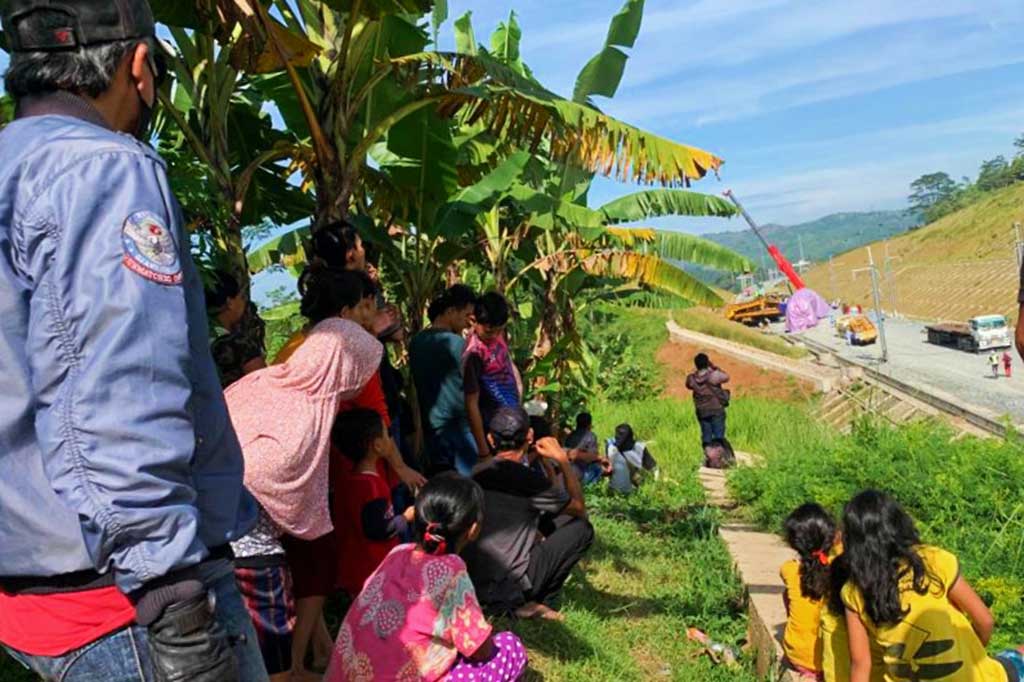 Direktur Keselamatan Perkeretaapian Kementerian Perhubungan Edi Nursalam mengatakan, kereta pemasang rel dan kereta lokomotif yang anjlok di area tersebut dibongkar kemudian dievakuasi. 