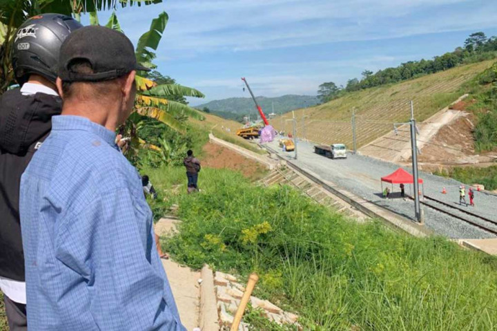 Edi Nursalam mengatakan bahwa kecelakaan kereta kerja di area proyek Kereta Cepat Jakarta-Bandung menyebabkan dua orang meninggal, keduanya warga negara asing.