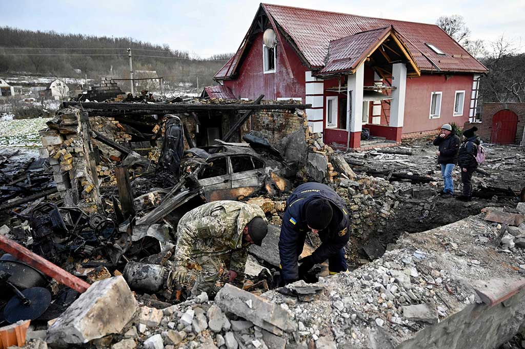 Perusahaan energi Ukraina DTEK mengatakan pemutusan  layanan listrik akan berlangsung di Kyiv menyusul serangan Rusia.