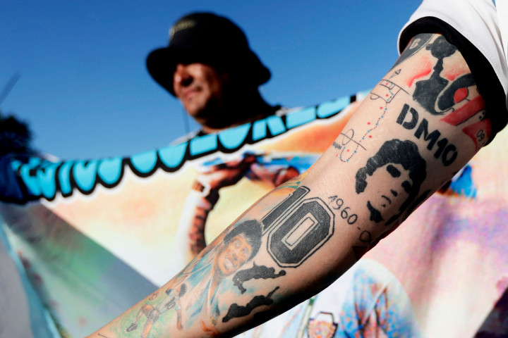 Resepsi pribadi di suite VIP di bandara telah diatur untuk menyambut para pemain dan asosiasi sepak bola Argentina mengatakan mereka akan merayakannya dengan para penggemar di Obelisk pada Selasa.