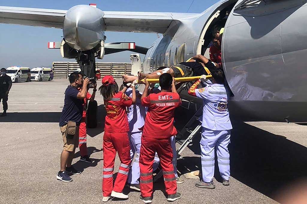 Sebelumnya pada Selasa, komandan angkatan laut Pichai Lorchusakul mengonfirmasi bahwa tim penyelamat telah menemukan seorang korban bernama Chananyu Gansriya yang berusia 23 tahun dalam keadaan sehat, dari provinsi Loei.