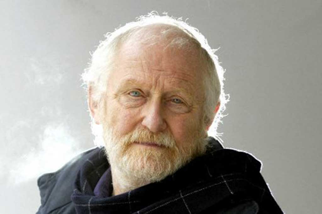 Hodges pertama kali mendapatkan pengakuan menulis dan menyutradarai film gangster Inggris pada 1971 