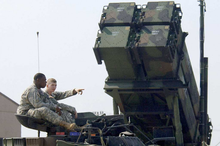 Paket bantuan keamanan tersebut meliputi satu baterai Patriot, yang terdiri dari pusat komando, stasiun radar untuk mendeteksi ancaman yang masuk, dan peluncur rudal. Paket itu juga mencakup puluhan ribu peluru artileri, roket dan amunisi tank, sistem mortir, peluncur granat, dan pelindung tubuh.