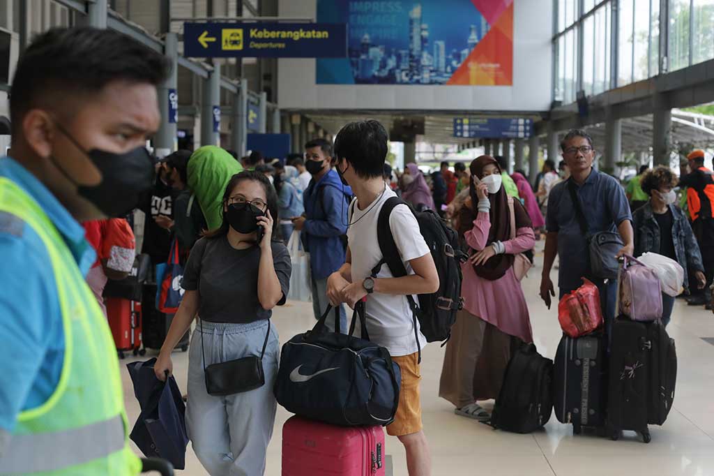 Menjelang hari Natal 2022 dan Tahun Baru 2023, Stasiun Pasar Senen, Jakarta, mulai dipadati calon penumpang kereta api jarak jauh, Kamis, 22 Desember 2022. Mereka hendak pulang kampung untuk mengisi libur Natal dan Tahun Baru.