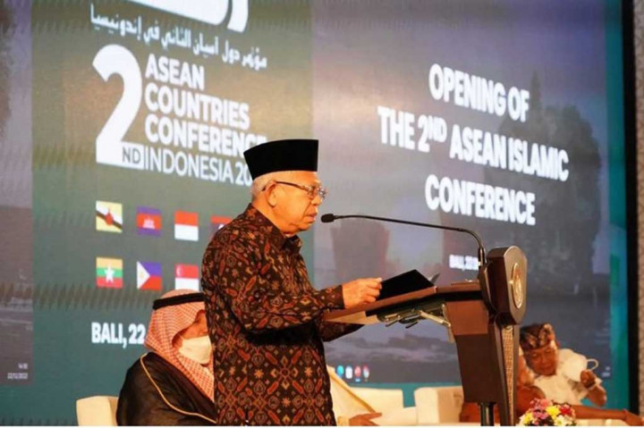 Wakil Presiden Ma'ruf Amin mengatakan persatuan yang terjalin antarbangsa di ASEAN menjadi bahan bakar untuk mengejar kemajuan dan membangun peradaban. Hal itu disampaikan Wapres dalam acara Konferensi Islam Tingkat ASEAN ke-2 bertajuk Khairu Ummah, di kawasan Nusa Dua, Bali, Kamis, 22 Desember 2022.