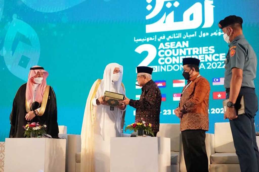 Dia menekankan beragam perbedaan tersebut tidak lantas menjadi halangan bagi bangsa Indonesia untuk hidup rukun, berdampingan dan bersatu dalam bingkai Negara Kesatuan Republik Indonesia. 