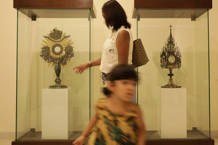 Ada pula Monstrans, yaitu salah satu alat liturgi yang dipakai dalam misa khusus, penghormatan sakramen maha kudus, yang dibuat pada tahun 1700-an. 