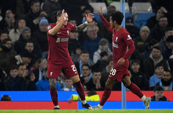 Liverpool menyamakan kedudukan 10 menit kemudian lewat Fabio Carvalho setelah menyelesaikan umpan silang James Milner. Skor 1-1 bertahan hingga jeda.