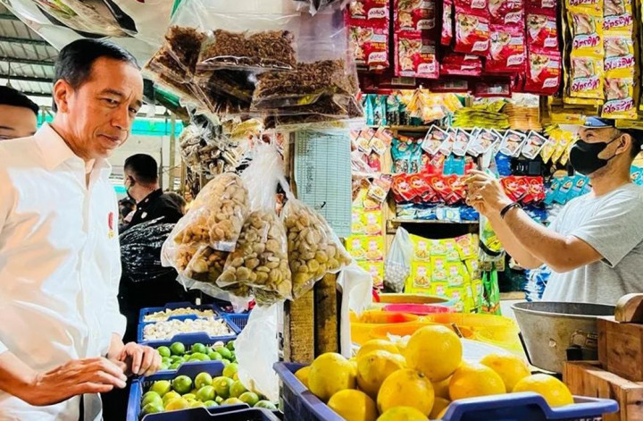 Jokowi mengatakan stabilitas harga bahan pangan juga terjaga secara nasional dan tidak hanya di Pasar Cigombong. 