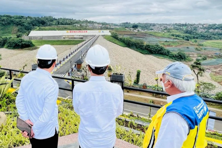 Dia mengatakan Bendungan Ciawi merupakan bendungan kering yang pembangunannya dimulai sejak 2016 dan menghabiskan anggaran Rp1,3 triliun untuk bisa menampung kurang lebih 6,05 juta meter kubik air.