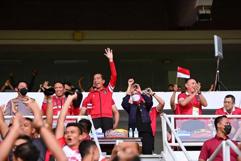 Presiden Jokowi bersyukur karena dalam pertandingan pembukanya, timnas Indonesia menang 2-1 atas Kamboja.