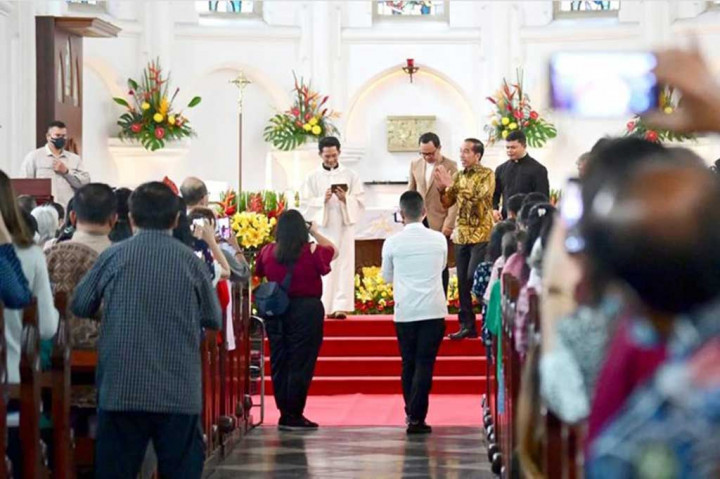 Kehadiran Kepala Negara di sejumlah gereja tersebut untuk meninjau secara langsung perayaan Hari Natal dan mengucapkan selamat Hari Natal kepada para umat Kristiani yang sedang melakukan peribadatan.
