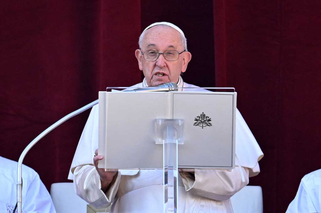 Pria berusia 86 tahun itu juga memperingatkan bahwa konflik yang telah berlangsung selama 10 bulan tersebut telah memperparah krisis pangan di seluruh dunia, sembari mendesak diakhirinya penggunaan makanan sebagai senjata.