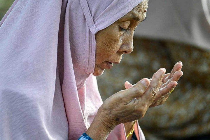 Setiap 26 Desember, seluruh kuburan massal tsunami dipadati warga dari berbagai suku dan agama untuk mendoakan keluarganya yang menjadi korban sekaligus untuk mengenang bencana gempa bumi berkekuatan 9.2 SR dan disusul dengan gelombang tsunami pada 2004 silam.