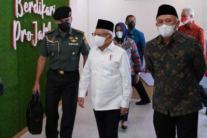 Untuk itu, Wapres meminta penyaluran Kredit Usaha Rakyat (KUR) dengan skema KUR Khusus berbasis kelompok usaha atau klaster, melalui Lembaga Penyalur Dana Bergulir KUMKM agar terus ditingkatkan. 