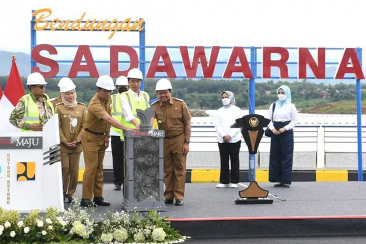 Sebelumnya Jokowi meresmikan Bendungan Sadawarna di Kecamatan Cibogo, Kabupaten Subang, Jawa Barat.