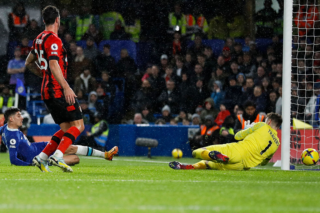 The Blues membuka keunggulan pada menit ke-16. Umpan silang Raheem Sterling ke tiang jauh berhasil diselesaikan Havertz untuk menjebol gawang Bournemouth yang dikawal Mark Travers. Skor berubah menjadi 1-0.