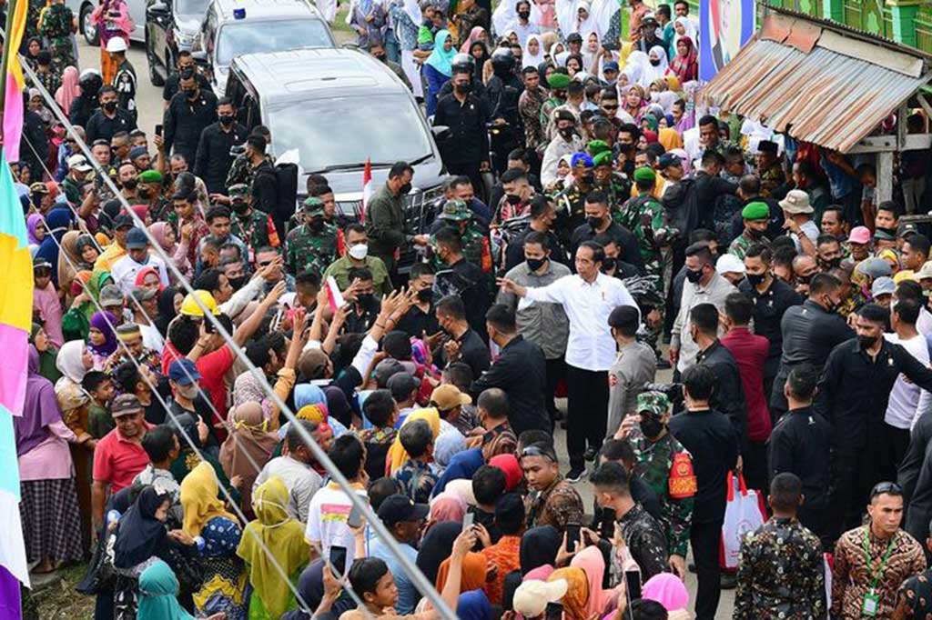 Presiden bersama Ibu Negara Iriana Jokowi dan rombongan mengawali rangkaian hari kedua kunjungan kerja ke Provinsi Nusa Tenggara Barat dengan menyambangi Pasar Sila pada Kamis, 29 Desember 2022 pagi.